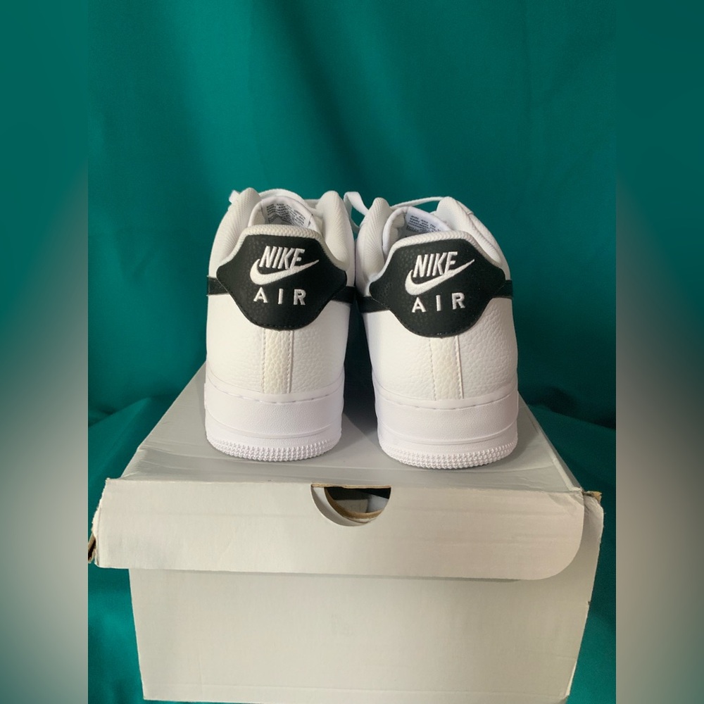 Nike White and Black Air Force 1 07’ Low Top Sneakers, NWT, NIB, Men’s Size 17 - Picture 3 of 5